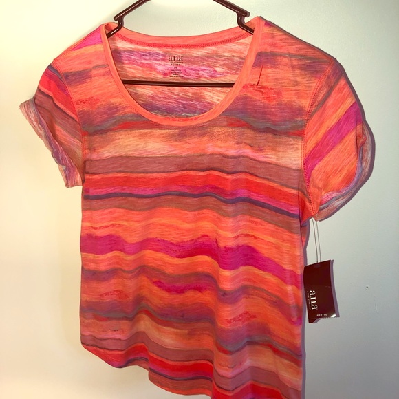 Adorable casual tee! - Picture 1 of 2